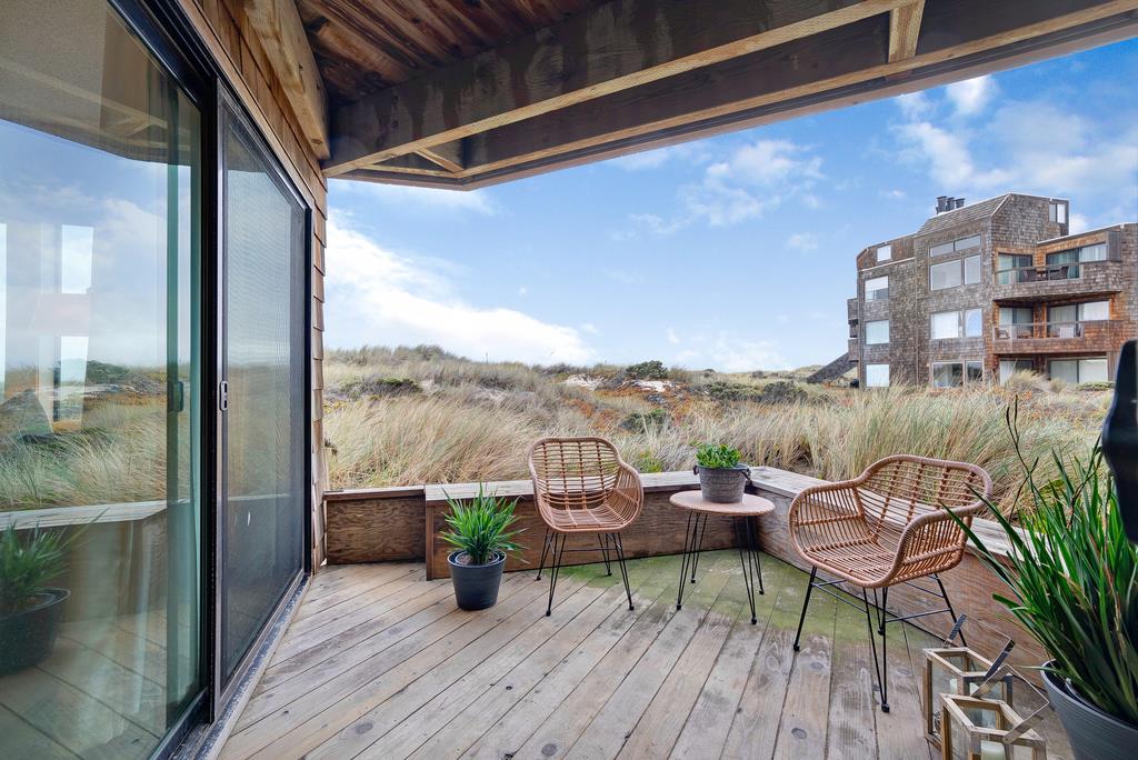 101 Shell Road, Unit 248 Watsonville, CA 95076 - Photo 15 of 28 a view of a chairs on the roof deck