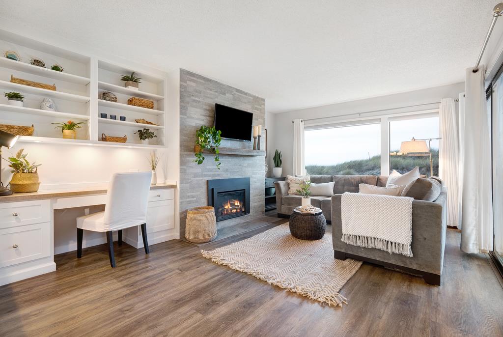 101 Shell Road, Unit 248 Watsonville, CA 95076 - Photo 3 of 28 a living room with furniture and a fireplace
