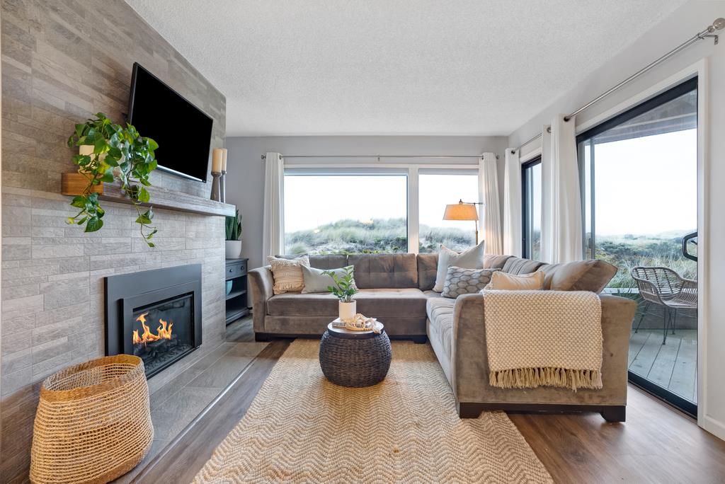 101 Shell Road, Unit 248 Watsonville, CA 95076 - Photo 9 of 28 a living room with furniture a flat screen tv and a fireplace