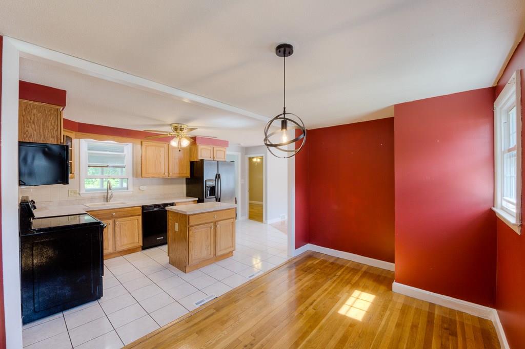 53 Glezen Street Worcester, MA 01604 - Photo 11 of 37 Gallery Image 11