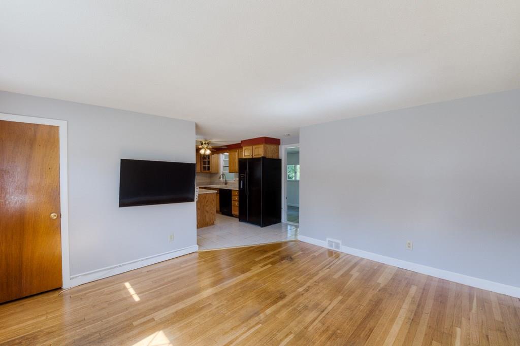 53 Glezen Street Worcester, MA 01604 - Photo 5 of 37 Gallery Image 5