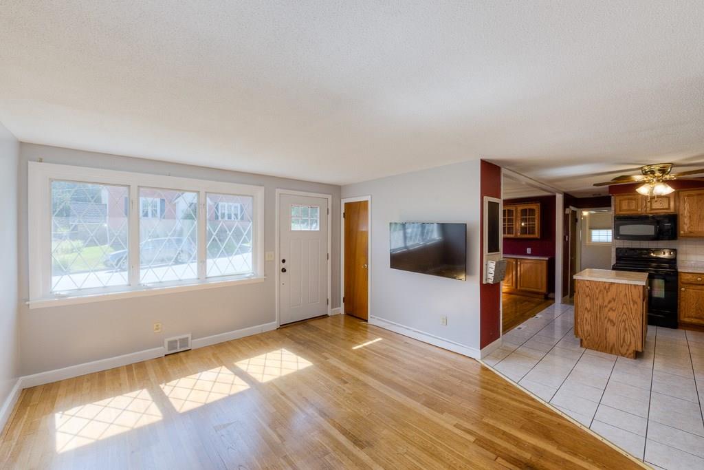 53 Glezen Street Worcester, MA 01604 - Photo 6 of 37 Gallery Image 6