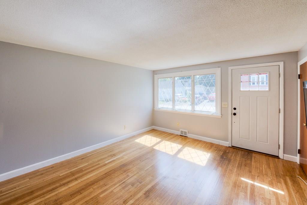 53 Glezen Street Worcester, MA 01604 - Photo 8 of 37 Gallery Image 8