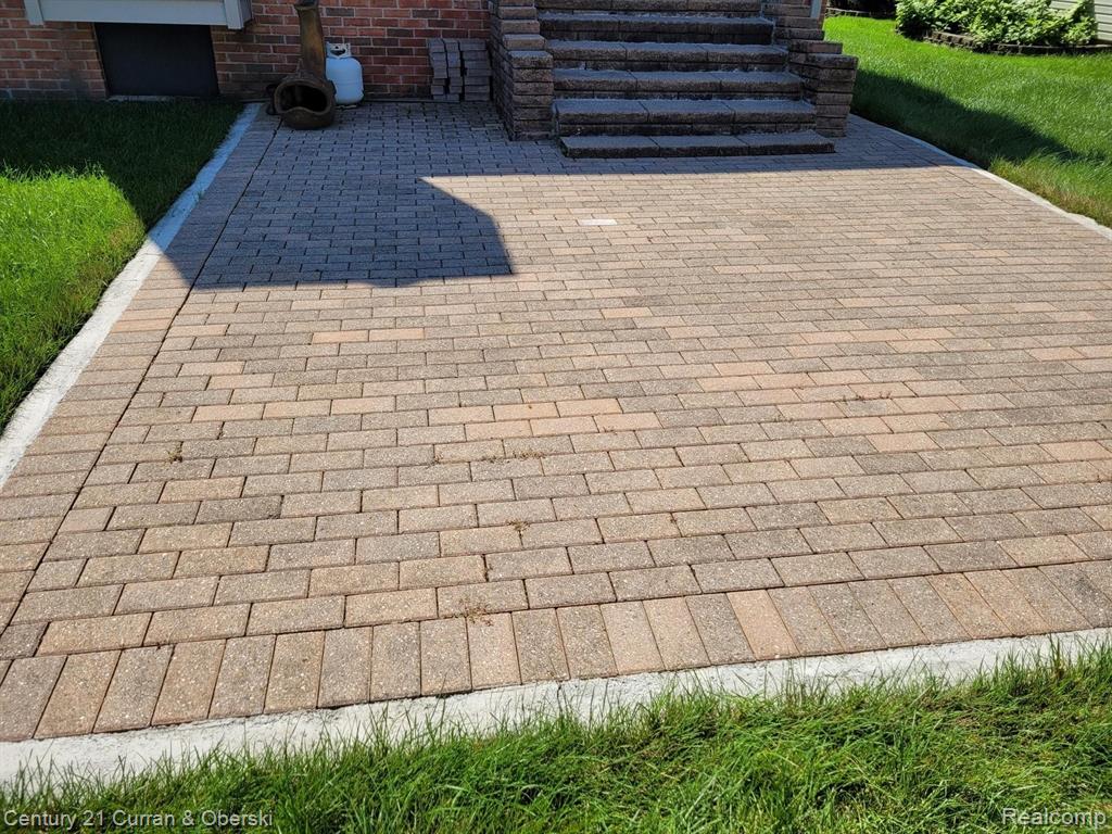 30744 South Gibraltar Road Rockwood, MI 48173 - Photo 4 of 22