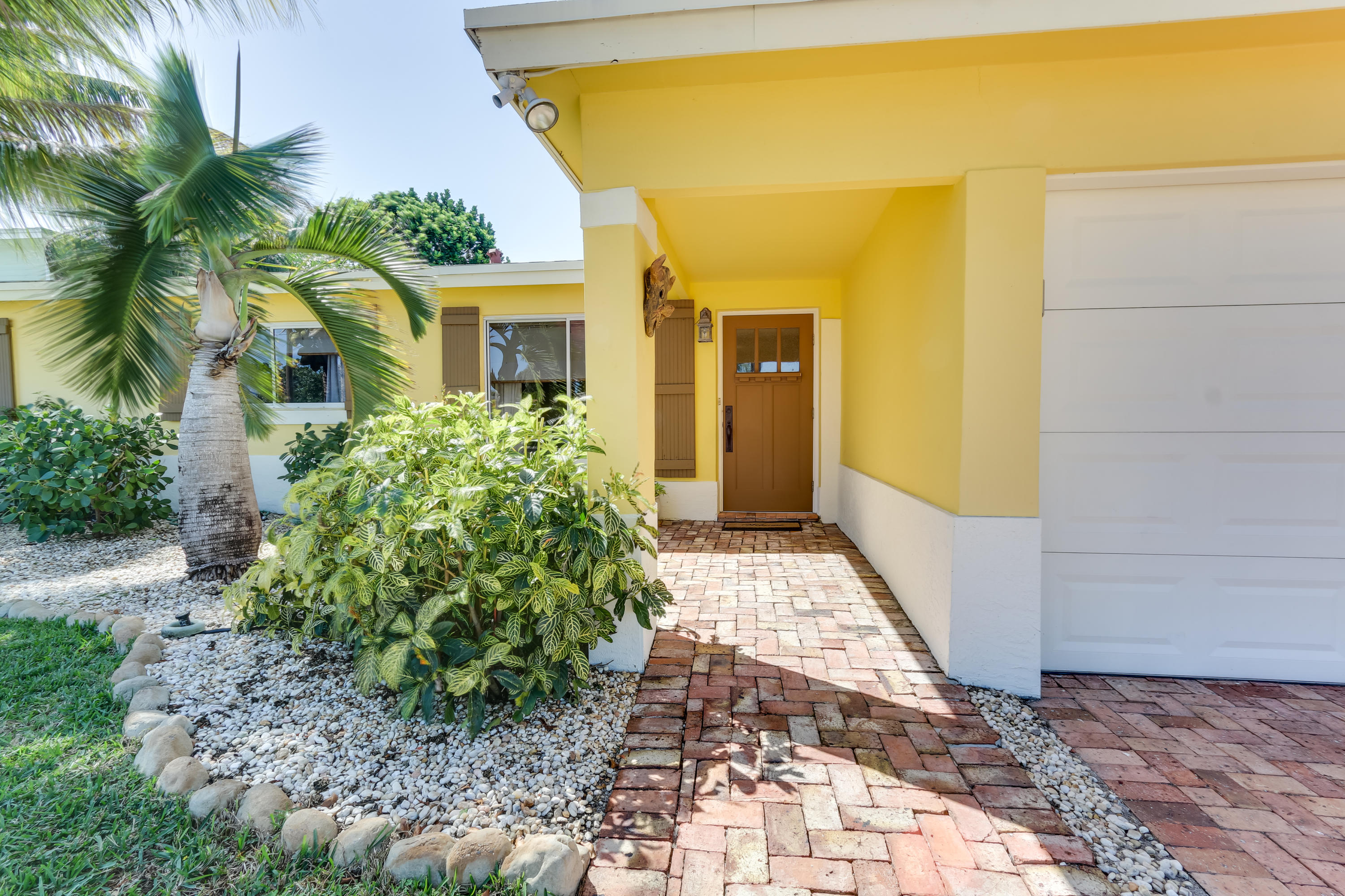 334 Northeast 28th Road Boca Raton, FL 33431 - Photo 4 of 32 a view of a entryway of the house