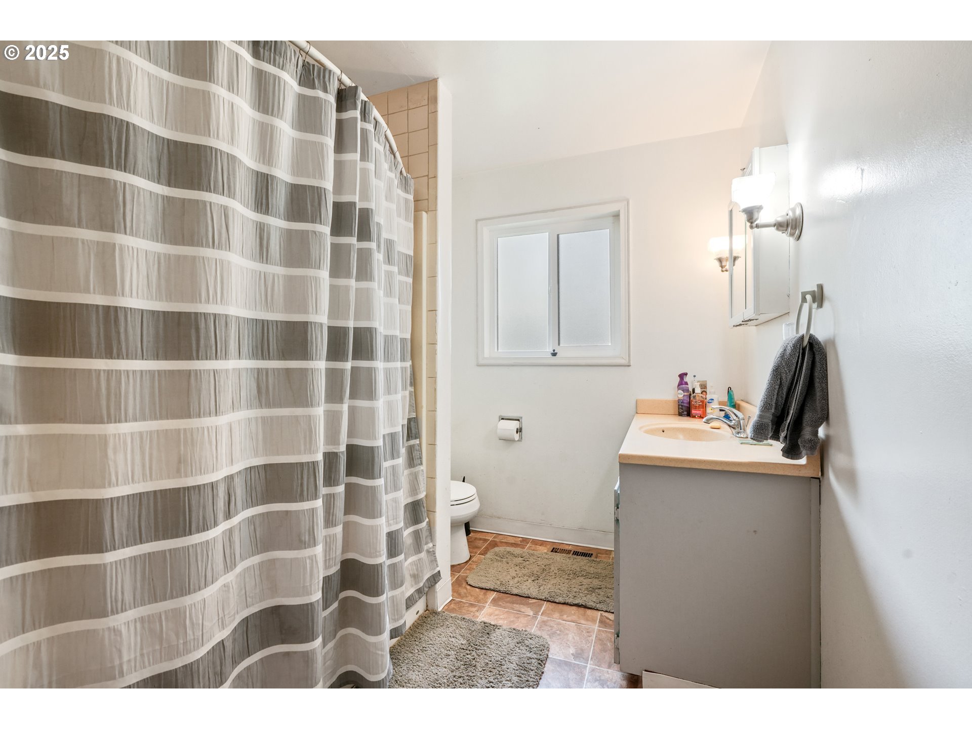 18055 Southwest Kinnaman Road Beaverton, OR 97078 - Photo 15 of 29 Gallery Image 15