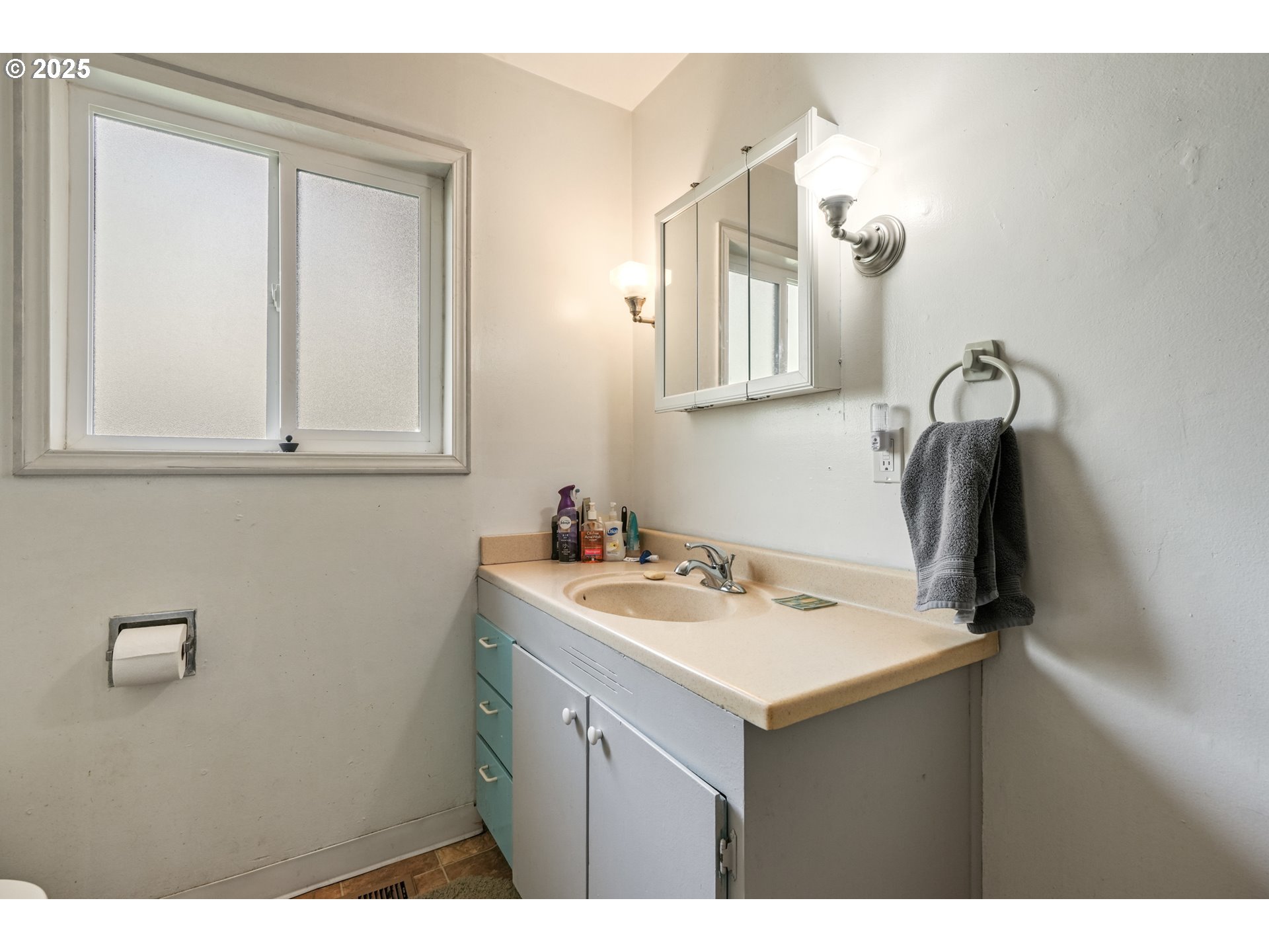 18055 Southwest Kinnaman Road Beaverton, OR 97078 - Photo 16 of 29 Gallery Image 16
