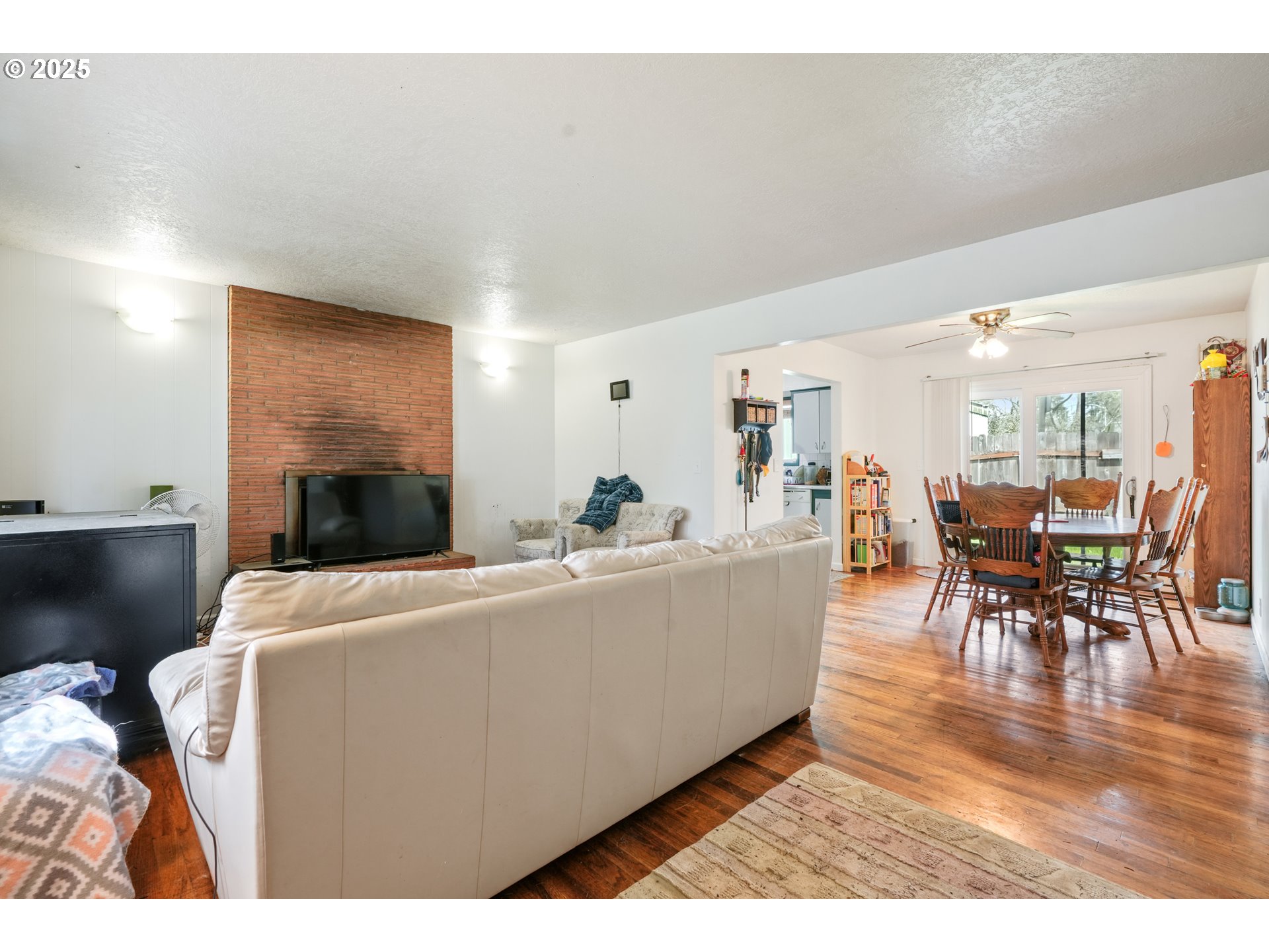 18055 Southwest Kinnaman Road Beaverton, OR 97078 - Photo 5 of 29 Gallery Image 5