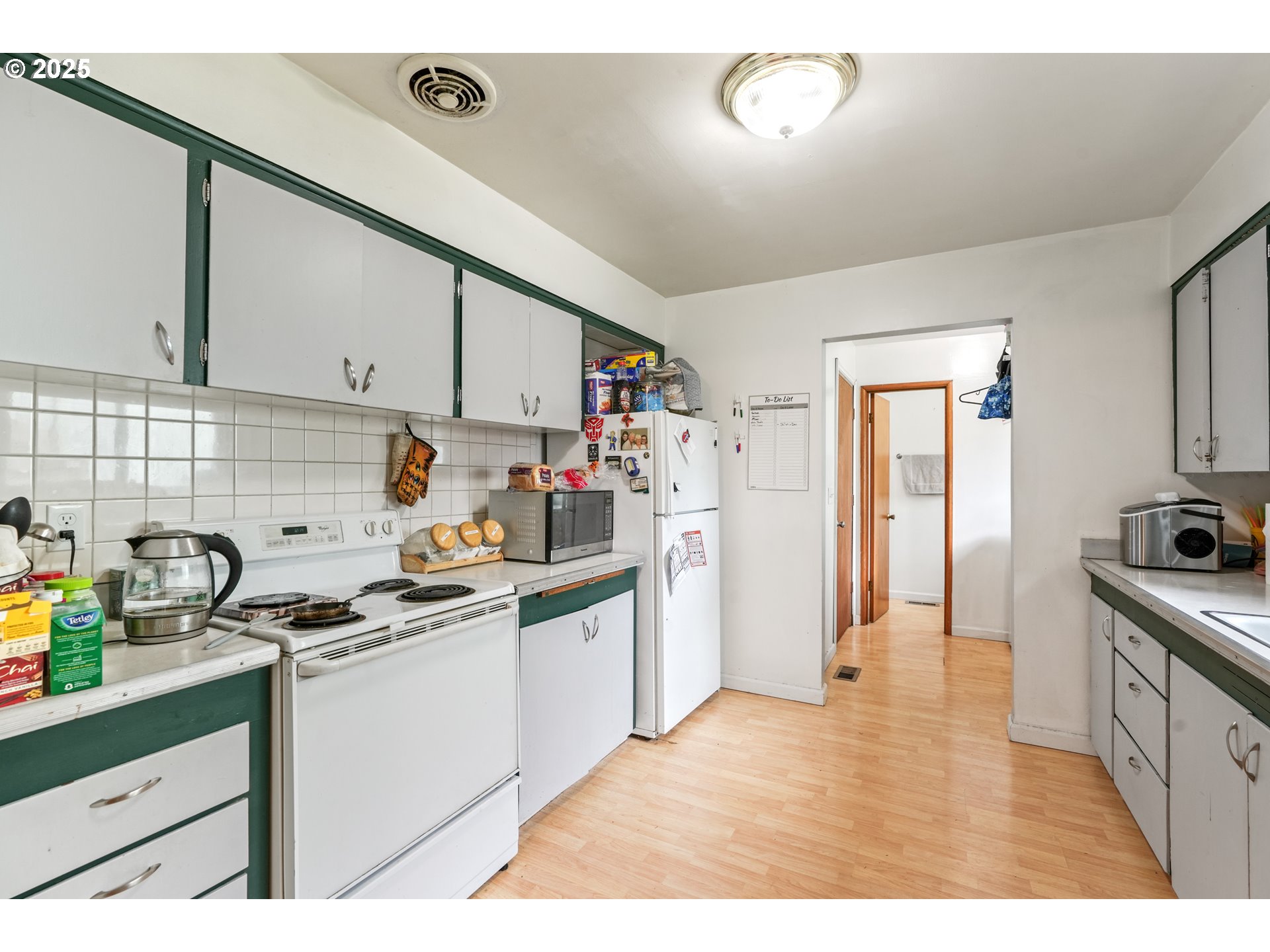 18055 Southwest Kinnaman Road Beaverton, OR 97078 - Photo 8 of 29 Gallery Image 8