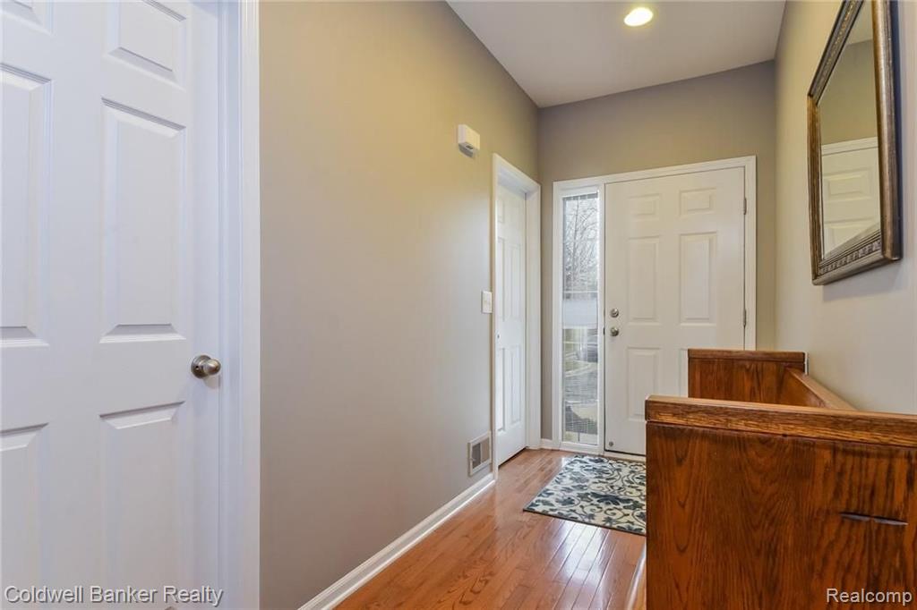 742 East Bluff Court Rochester Hills, MI 48306 - Photo 5 of 60