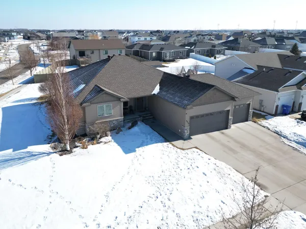 $639,900 | 6810 24th Street South, Fargo, ND 58104