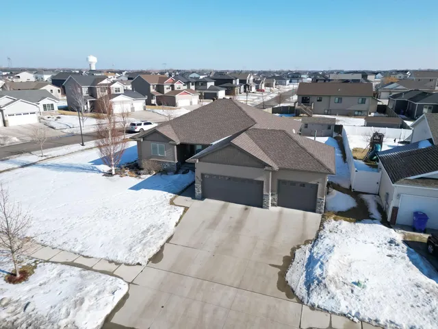 $649,900 | 6810 24th Street South, Fargo, ND 58104