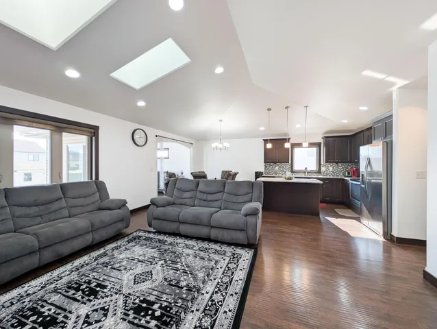 $649,900 | 6810 24th Street South, Fargo, ND 58104