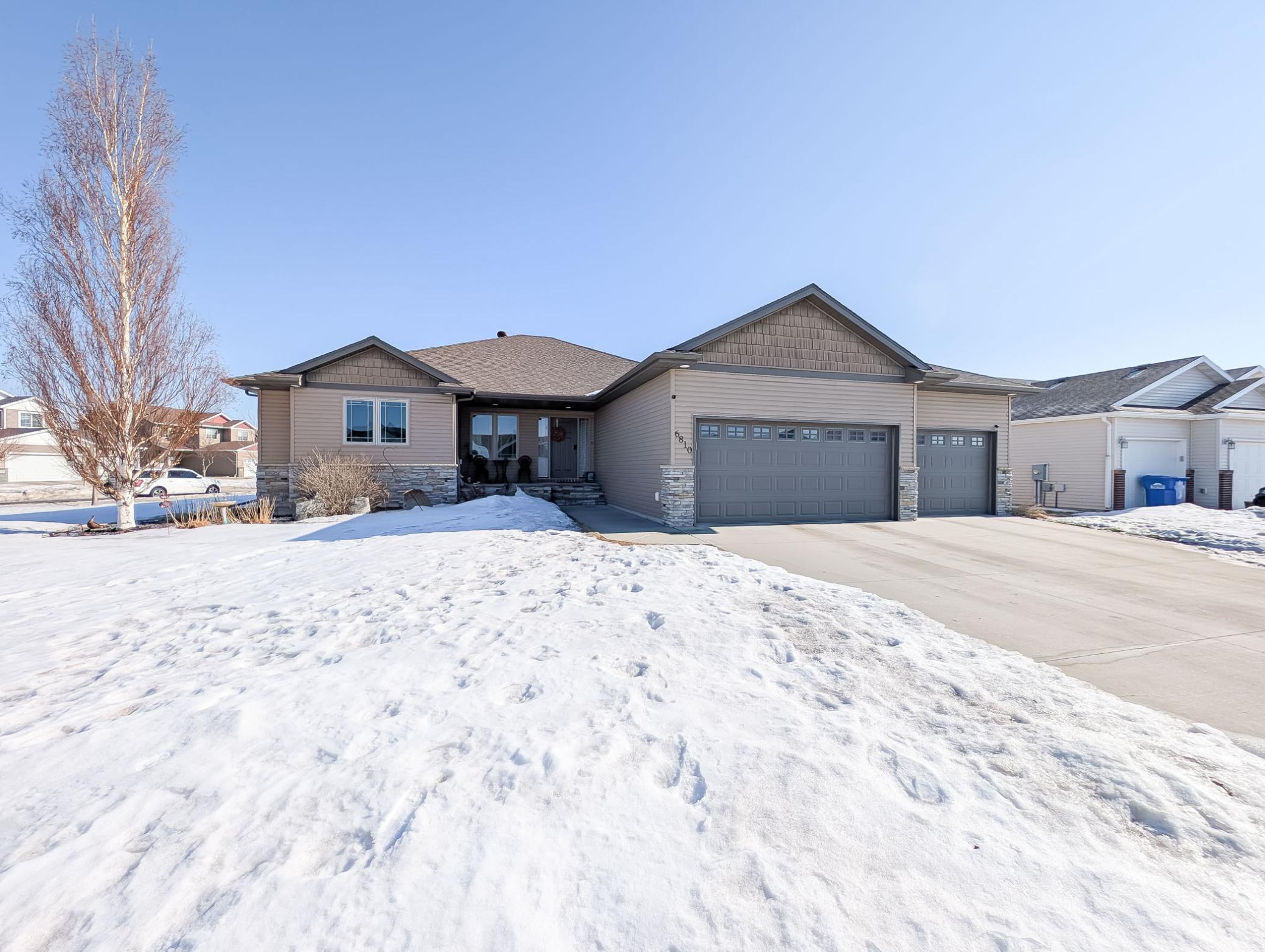 6810 24th Street South Fargo, ND 58104 - Photo 3 of 64