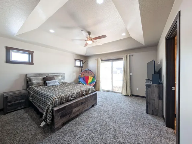 $649,900 | 6810 24th Street South, Fargo, ND 58104