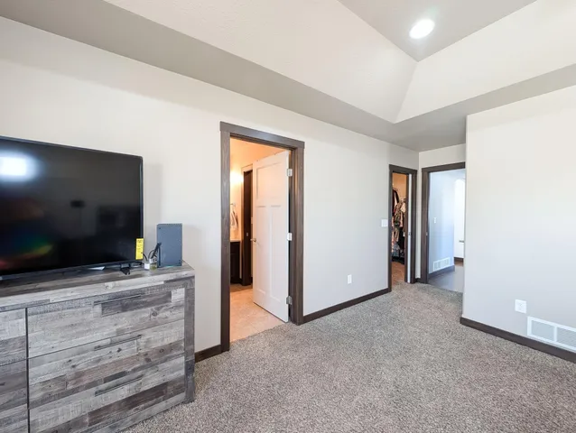 $649,900 | 6810 24th Street South, Fargo, ND 58104