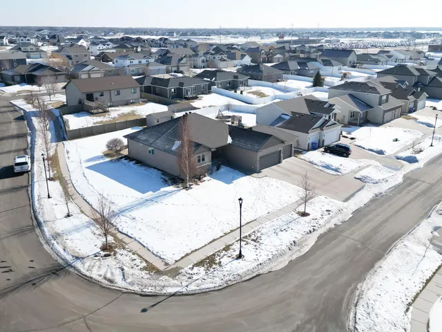 $649,900 | 6810 24th Street South, Fargo, ND 58104