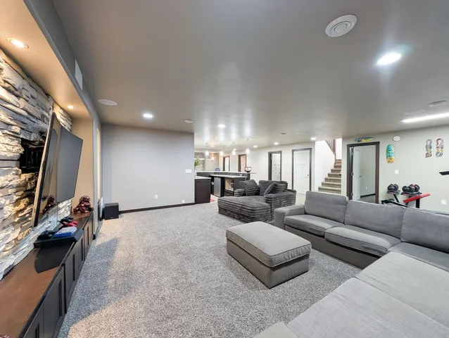 $649,900 | 6810 24th Street South, Fargo, ND 58104