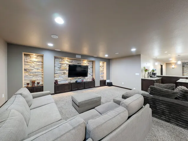 $649,900 | 6810 24th Street South, Fargo, ND 58104