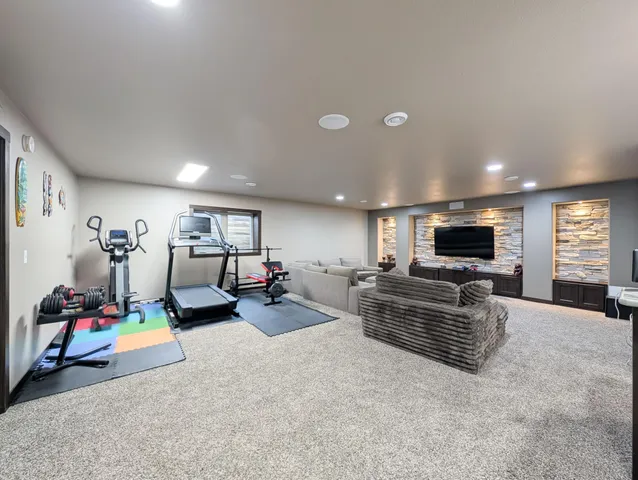 $649,900 | 6810 24th Street South, Fargo, ND 58104