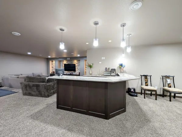 $639,900 | 6810 24th Street South, Fargo, ND 58104