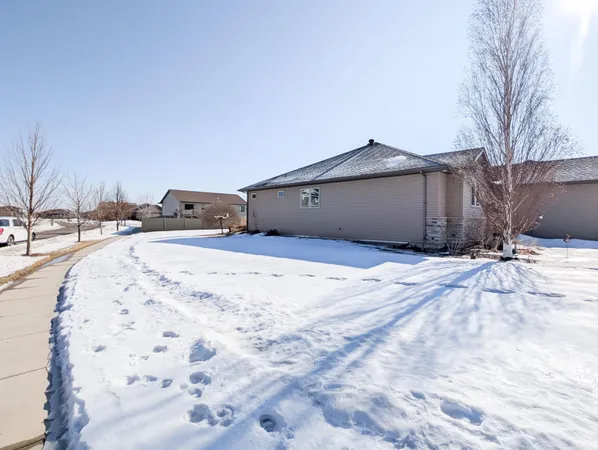 $639,900 | 6810 24th Street South, Fargo, ND 58104