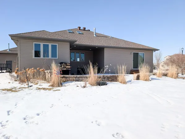 $639,900 | 6810 24th Street South, Fargo, ND 58104