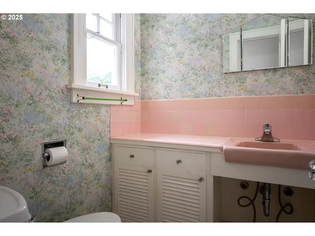 $905,000 | 1856 Southeast St Andrews Drive, Portland, OR 97202