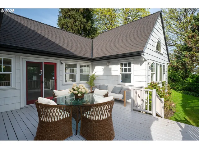 $905,000 | 1856 Southeast St Andrews Drive, Portland, OR 97202