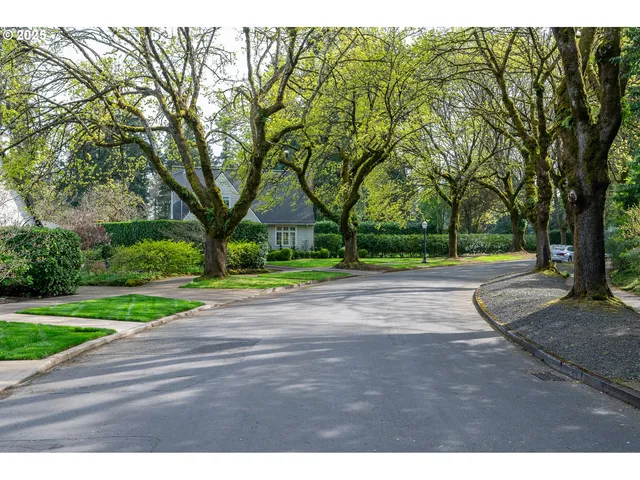 $905,000 | 1856 Southeast St Andrews Drive, Portland, OR 97202