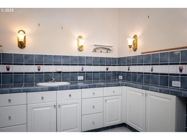 $905,000 | 1856 Southeast St Andrews Drive, Portland, OR 97202