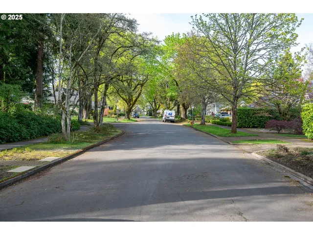 $905,000 | 1856 Southeast St Andrews Drive, Portland, OR 97202