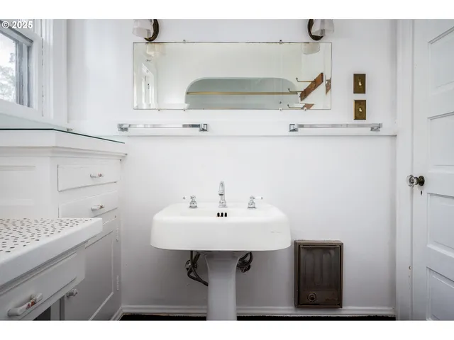 $905,000 | 1856 Southeast St Andrews Drive, Portland, OR 97202