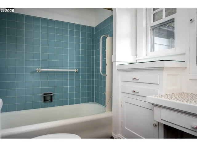 $905,000 | 1856 Southeast St Andrews Drive, Portland, OR 97202