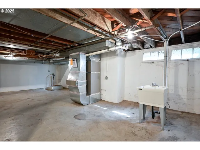 $905,000 | 1856 Southeast St Andrews Drive, Portland, OR 97202