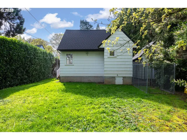 $905,000 | 1856 Southeast St Andrews Drive, Portland, OR 97202