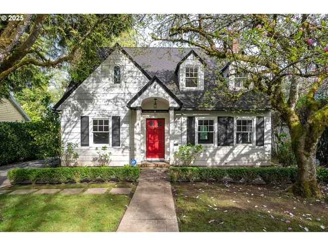 $905,000 | 1856 Southeast St Andrews Drive, Portland, OR 97202