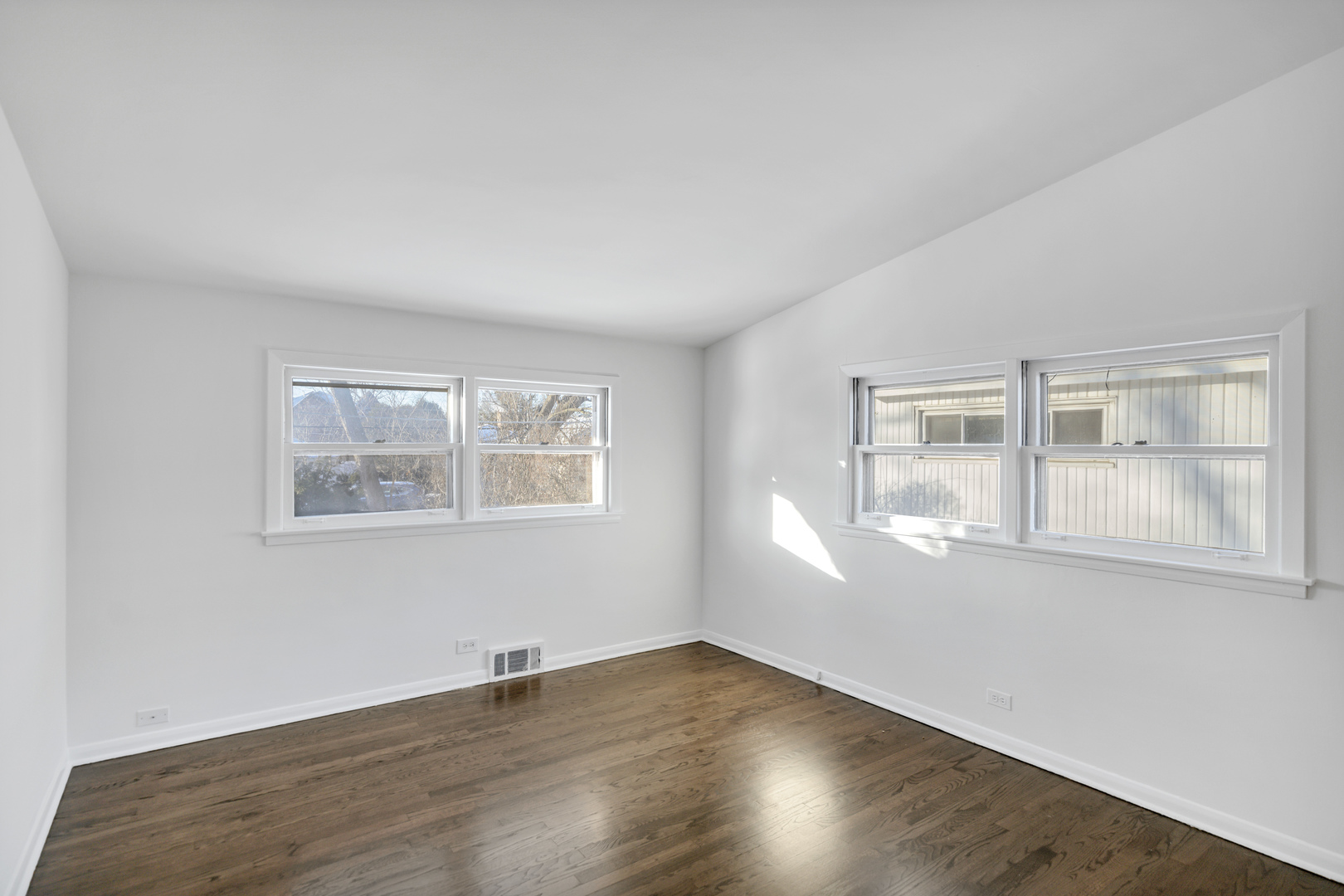 7541 Lyons Street Morton Grove, IL 60053 - Photo 12 of 25