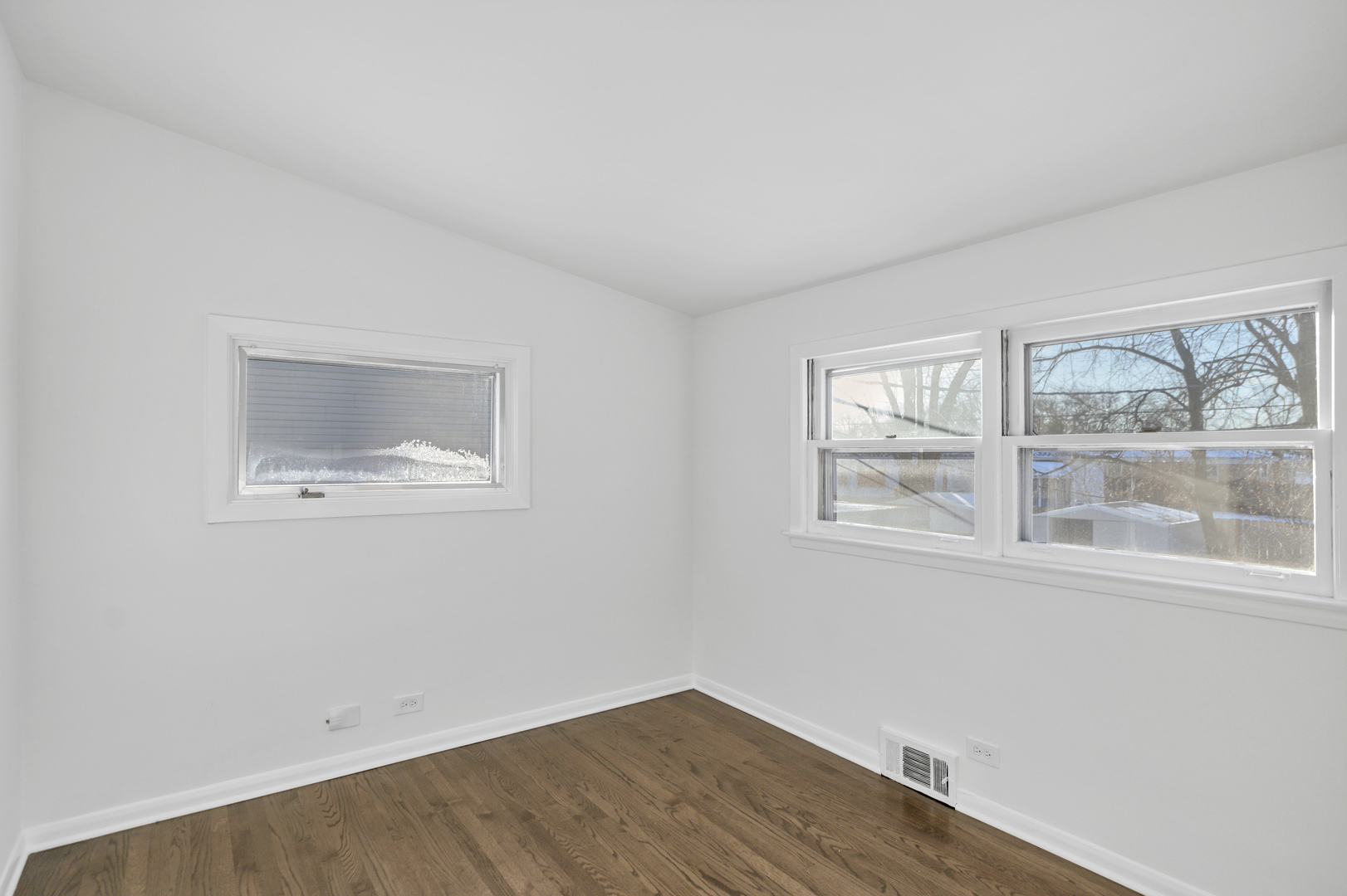 7541 Lyons Street Morton Grove, IL 60053 - Photo 16 of 25