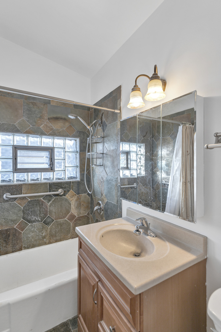 7541 Lyons Street Morton Grove, IL 60053 - Photo 17 of 25