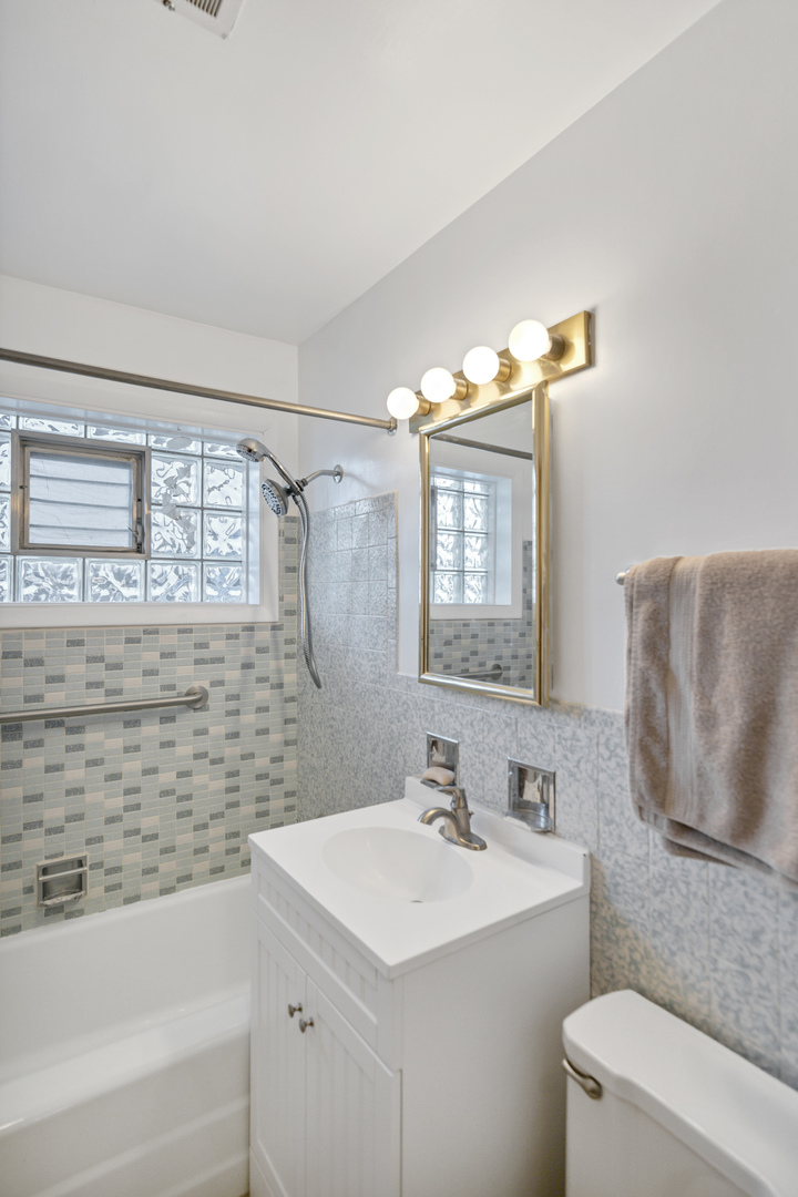 7541 Lyons Street Morton Grove, IL 60053 - Photo 22 of 25