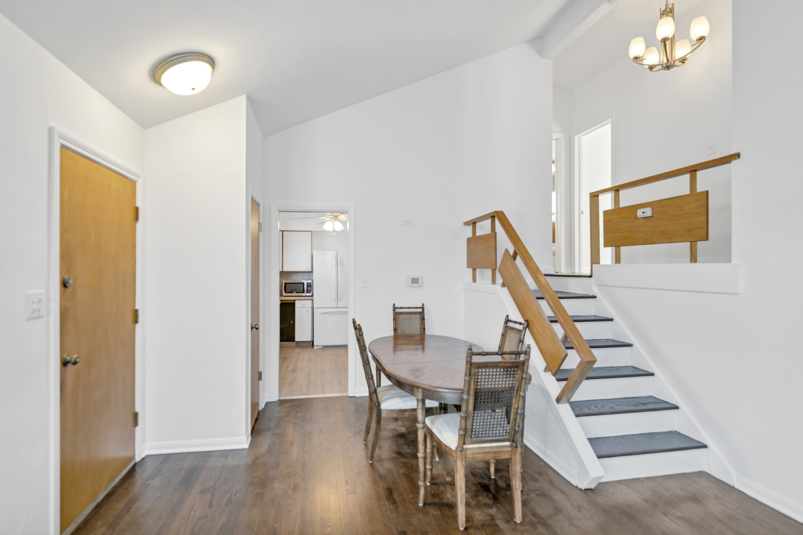 7541 Lyons Street Morton Grove, IL 60053 - Photo 7 of 25