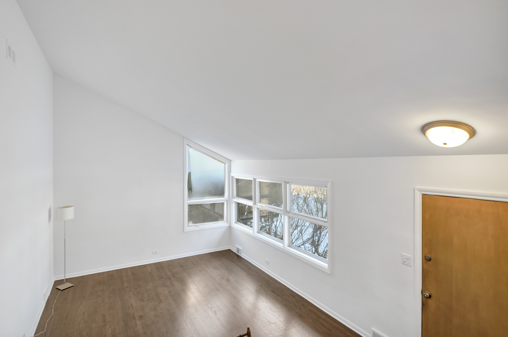 7541 Lyons Street Morton Grove, IL 60053 - Photo 10 of 25