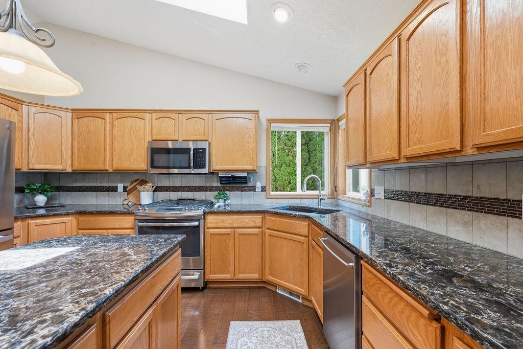 4406 East Woodglen Road Mead, WA 99021 - Photo 13 of 48