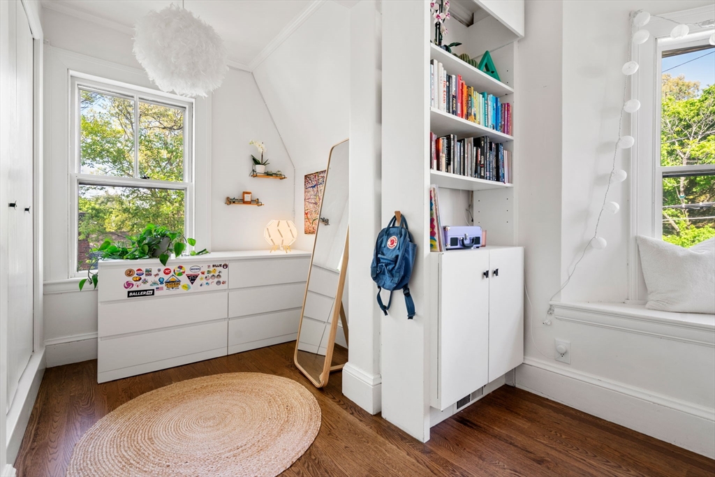 999 Walnut Street Newton, MA 02461 - Photo 20 of 38 a room with a workspace and a window