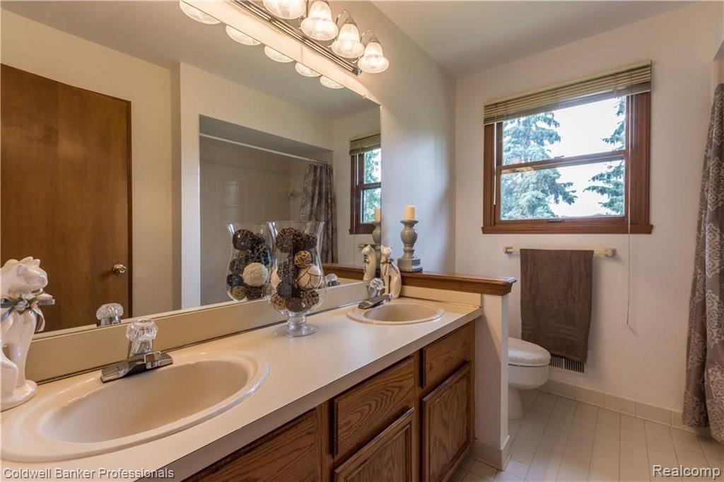 19 Sugar Pine Road Rochester Hills, MI 48309 - Photo 25 of 35