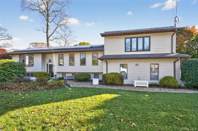 a view of a house with a yard and plants