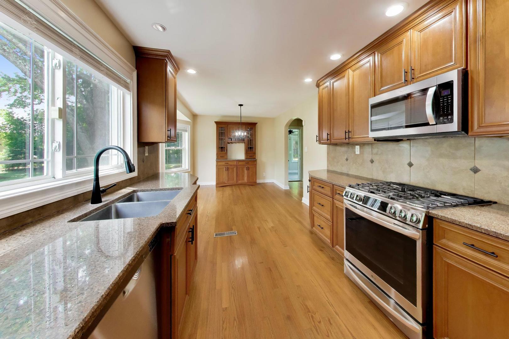 24331 North Kelsey Road Barrington, IL 60010 - Photo 6 of 63