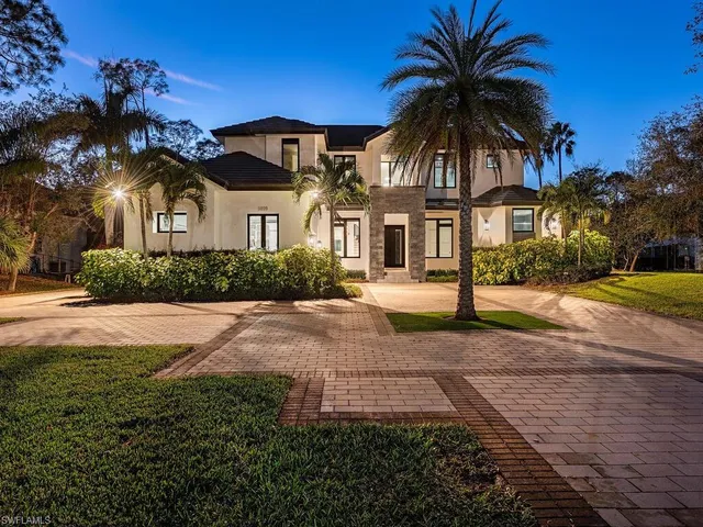$2,990,000 | 9099 The Lane, Naples, FL 34109