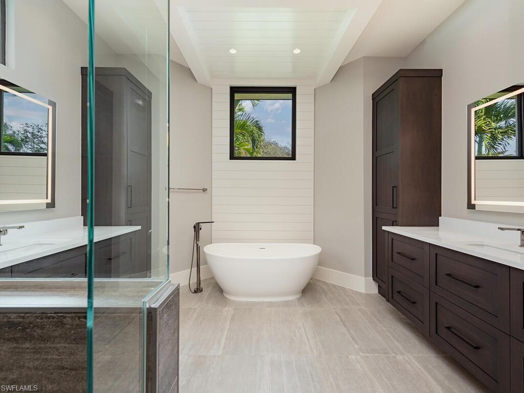 9099 The Lane Naples, FL 34109 - Photo 16 of 24